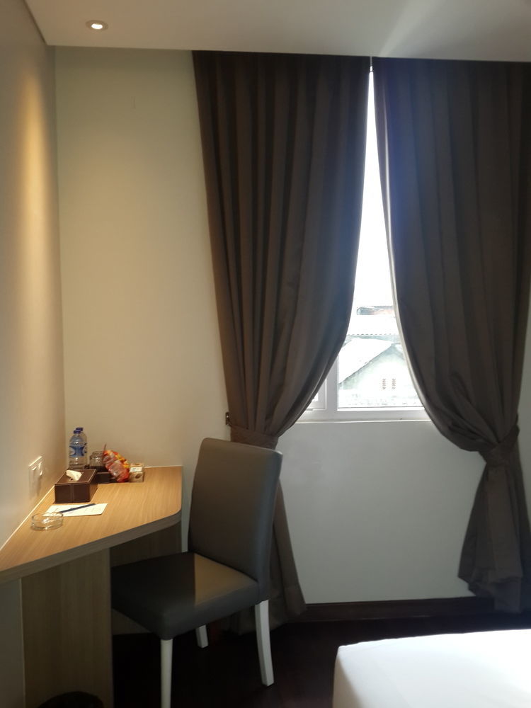 Hotel 88 Itc Fatmawati Jakarta By Wh Εξωτερικό φωτογραφία