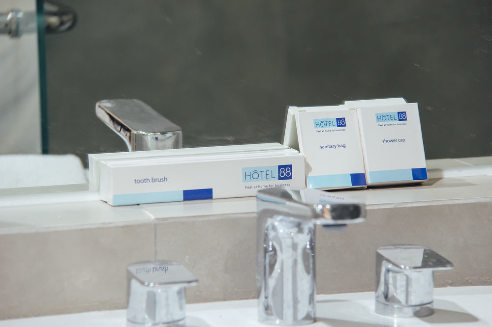 Hotel 88 Itc Fatmawati Jakarta By Wh Εξωτερικό φωτογραφία