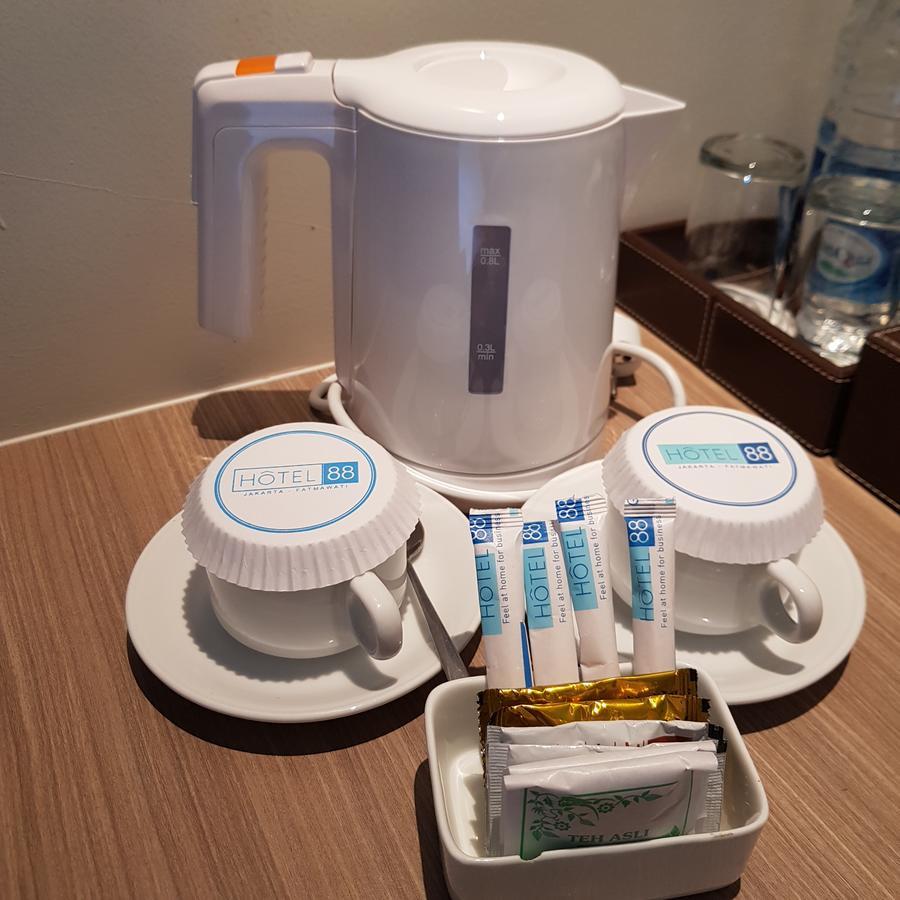 Hotel 88 Itc Fatmawati Jakarta By Wh Εξωτερικό φωτογραφία