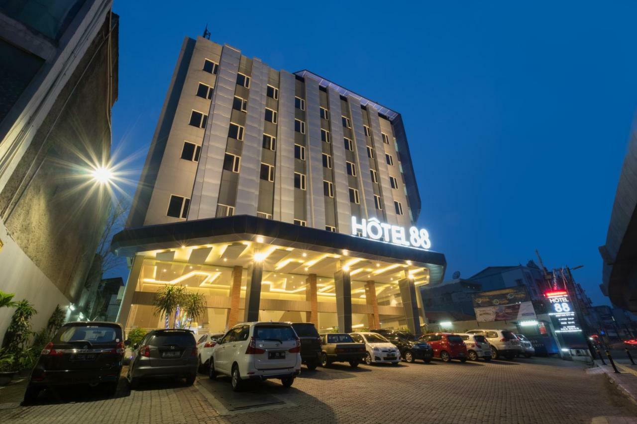 Hotel 88 Itc Fatmawati Jakarta By Wh Εξωτερικό φωτογραφία