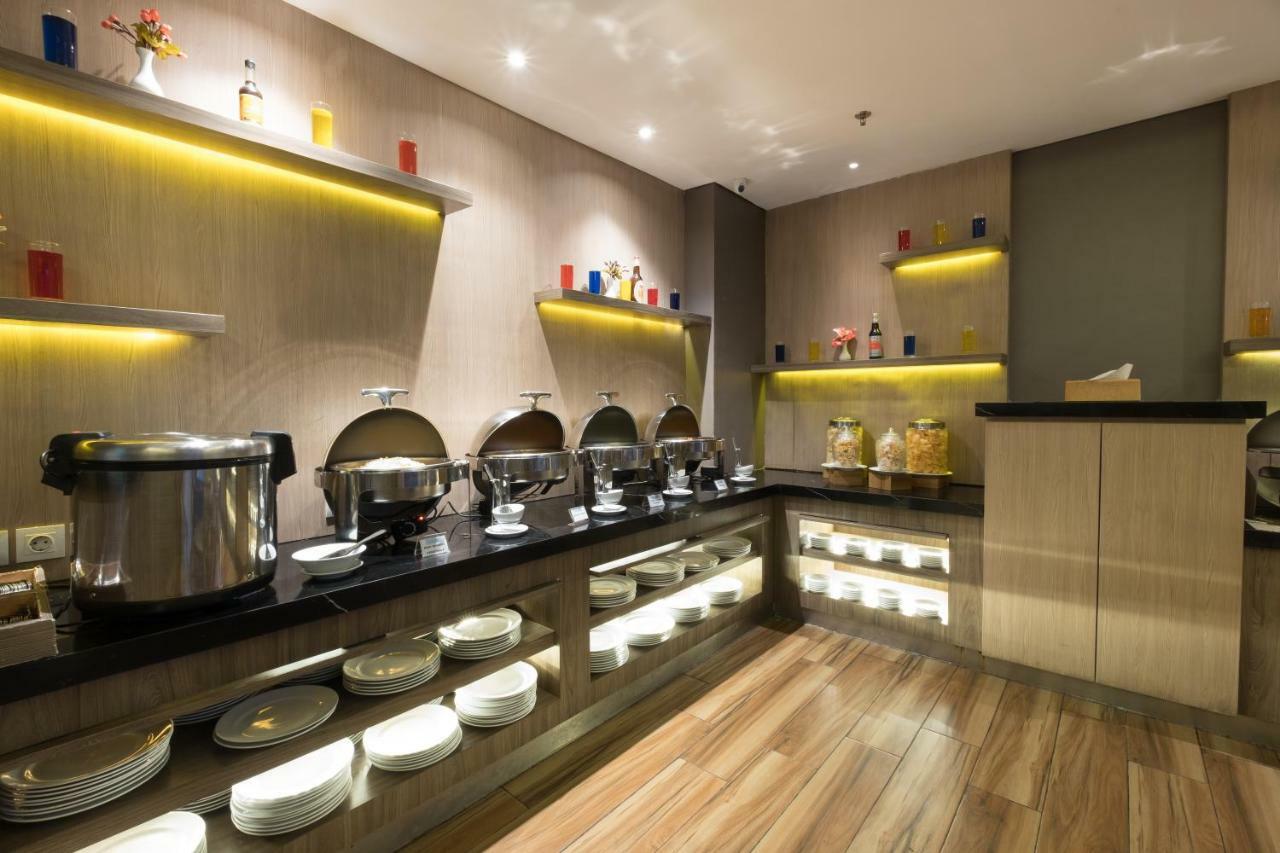 Hotel 88 Itc Fatmawati Jakarta By Wh Εξωτερικό φωτογραφία